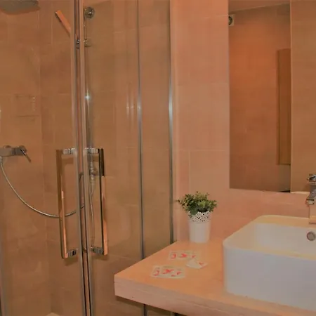 Familiar Em Zona Historica De